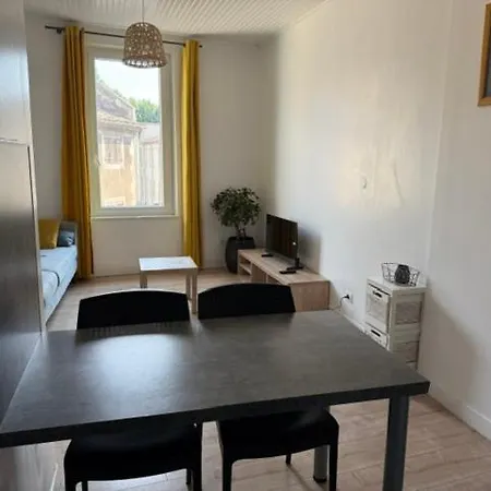 Centre-ville 5 Personnes, Climatise, 2 דירה
