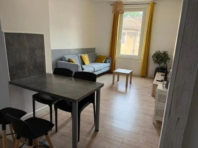 Apartment Centre-ville 5 Personnes, Climatise, 2